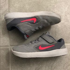 Nike Revolution 3 Sneakers